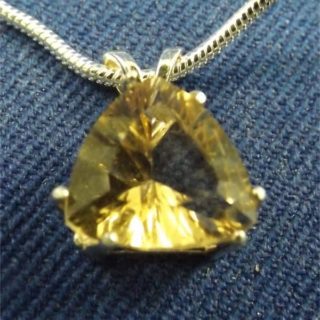 mandiore dorado quartz necklace